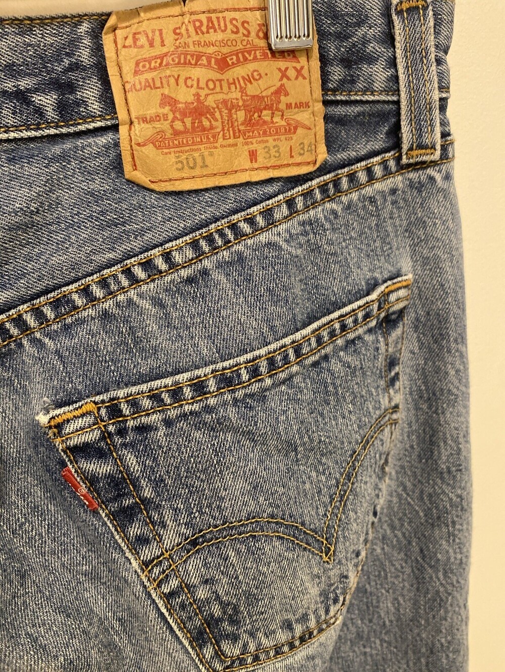 Levis 501 Original Straight‎ Leg Button Fly Jeans Medium Wash Blue Mens 33x34 - Picture 8 of 9